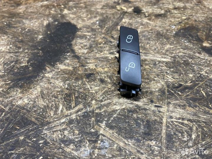 Кнопка центрального замка Mercedes-Benz C-Class