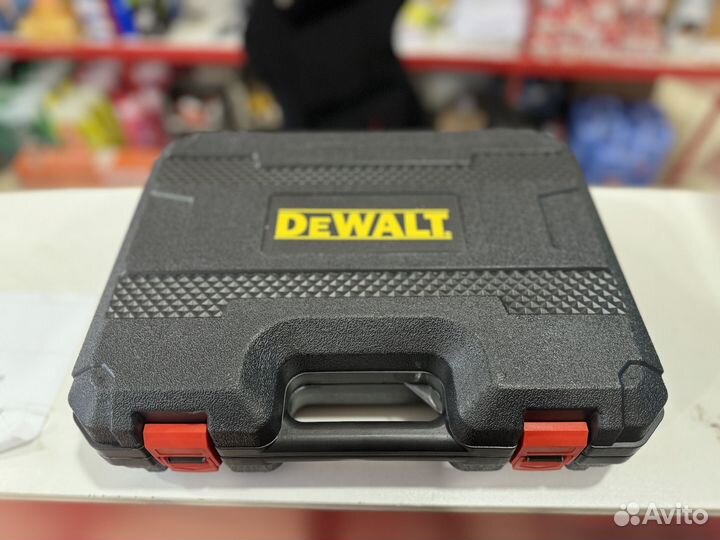 Бесщеточный шуруповерт DeWalt