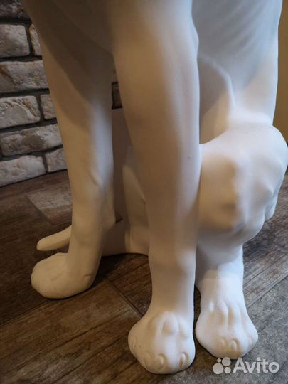 Статуя собаки