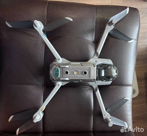 Квадрокоптер DJI Mavic Air 2 Fly More Combo