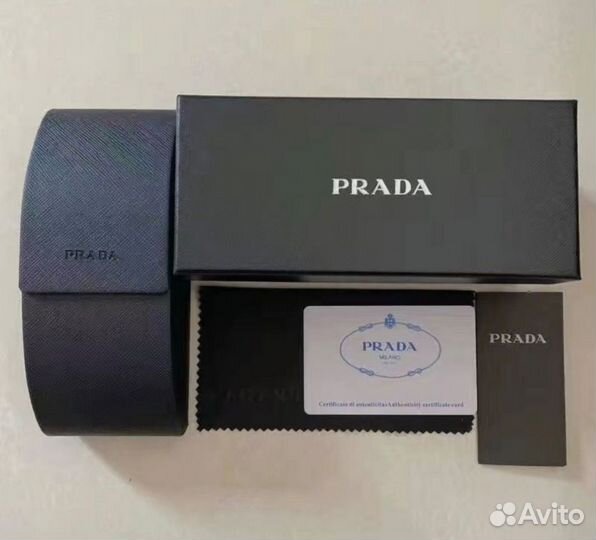 Солнцезащитные очки prada