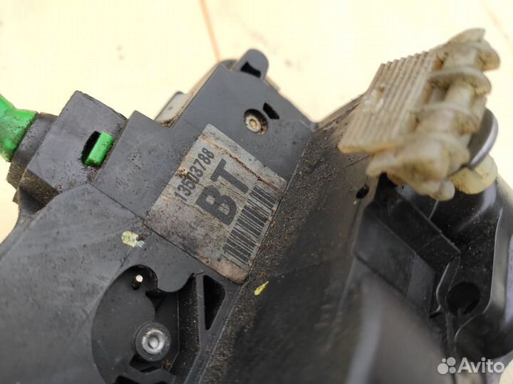 Замок задний правый двери на Opel Astra J
