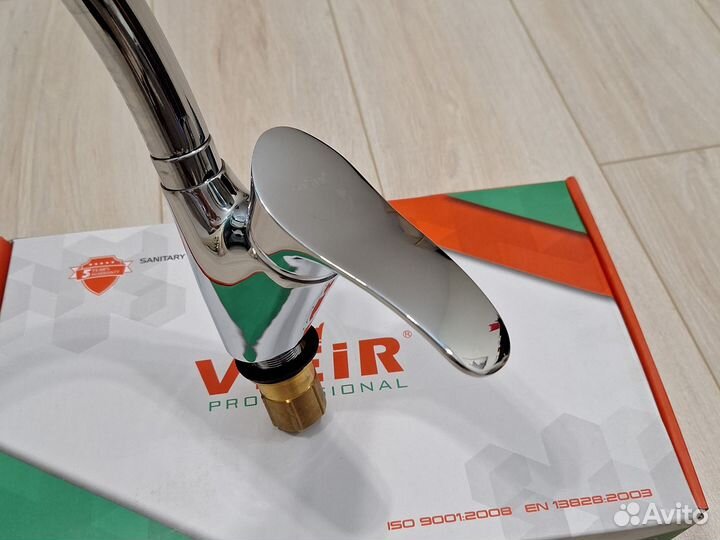 Смеситель для кухни из латуни