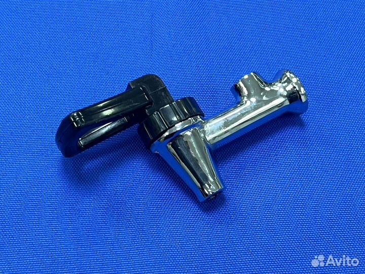 Кран промышленного кипятильника металлический