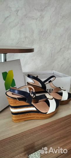 Продам босоножки