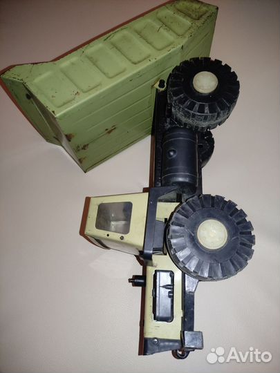 Игрушка грузовик жесть СССР бмз самосвал карьерный