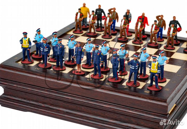 Шахматы Гаишники и нарушители (доска венге (51411)