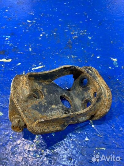 Кронштейн амортизатора задний правый Lexus Nx 300H