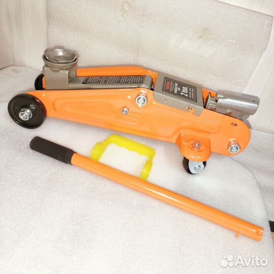 Домкрат подкатной 2т в кейсе