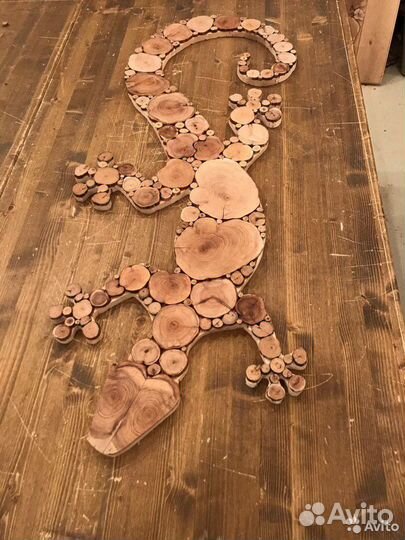 Панно в форме животных из можжевельника для бани