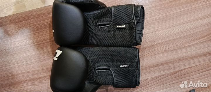 Боксерские перчатки 10 oz