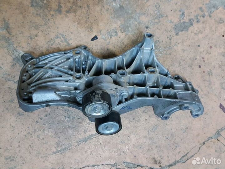 Кронштейн генератора Рено Сандеро Логан