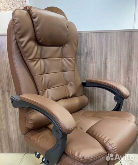 Офисное кресло руководителя