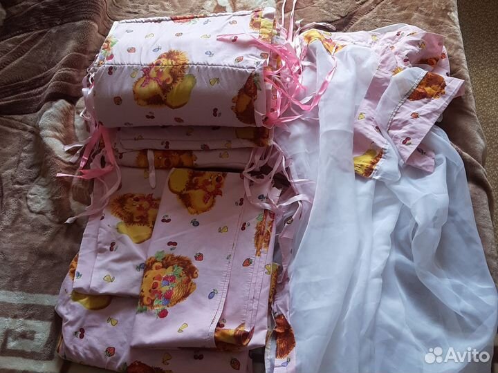 Бортики в кроватку+постельное белье+балдахин