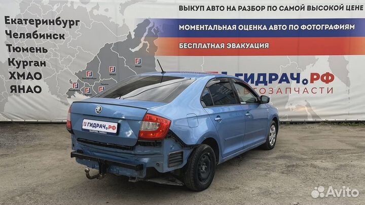 Кронштейн заднего бампера Skoda Rapid (NH3) 5JH807