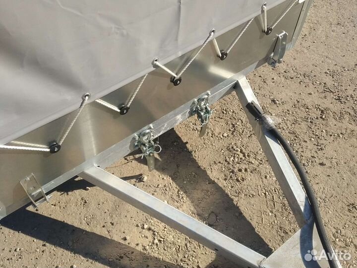 Прицеп легковой размер кузов 2,52*1,3 от пфс