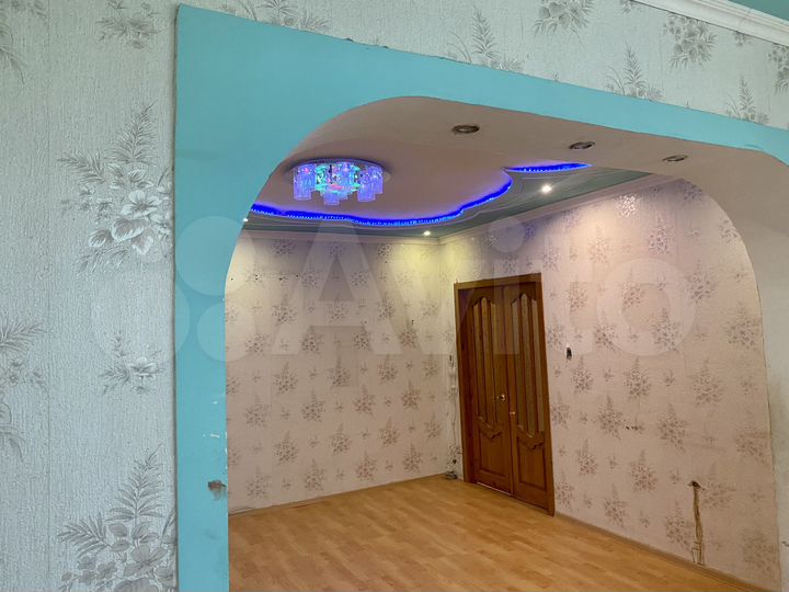 2-к. квартира, 58 м², 1/9 эт.