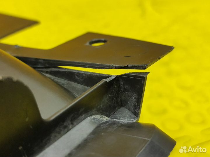 Воздуховод охлаждения тормозов правый Bmw 323I E46