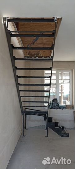 Лестница на металлокаркасе изготовление под ключ