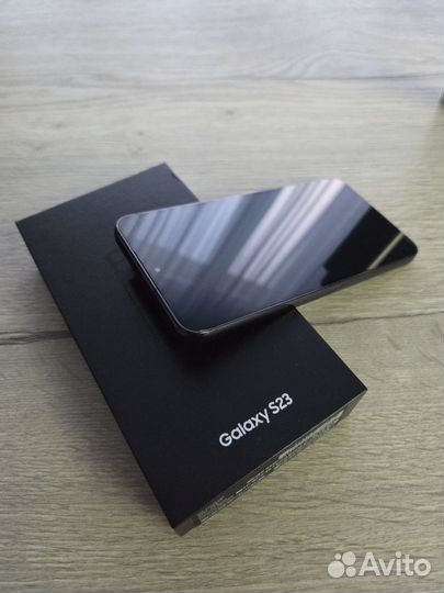 Samsung Galaxy S23, 8/256 ГБ