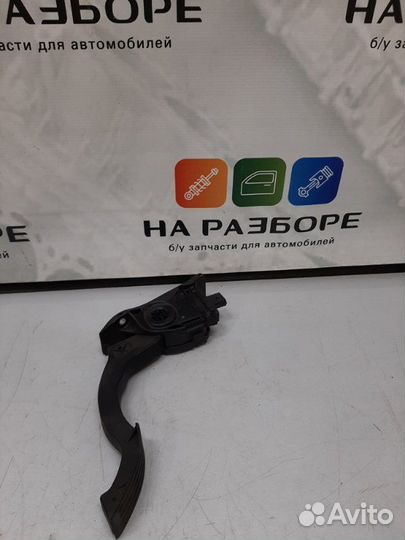 Педаль газа Ford Focus CB8 iqdb 2013