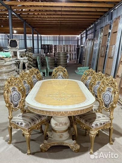 Стол и стулья