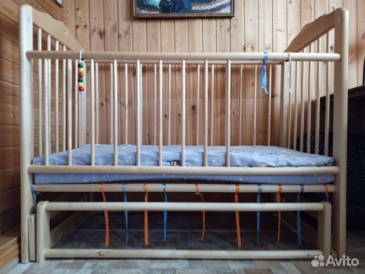 Детская кровать-качалка Женечка с маятником