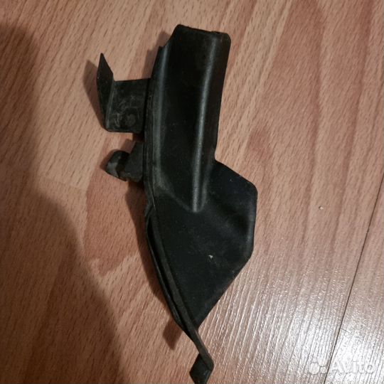 Уплотнитель лобового уголок жабо Toyota Lexus