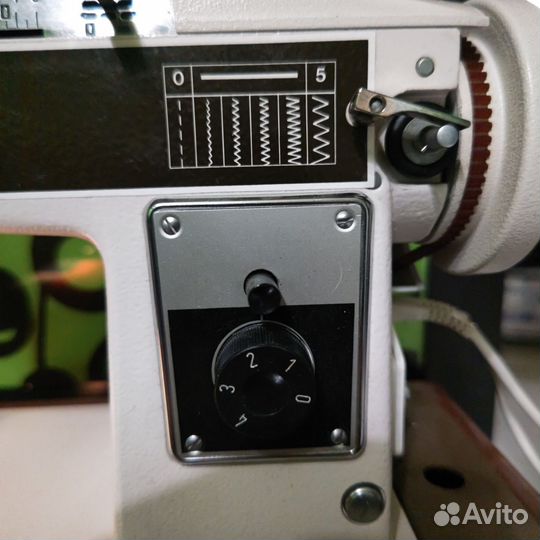 Швейная машина Victoria Detmold