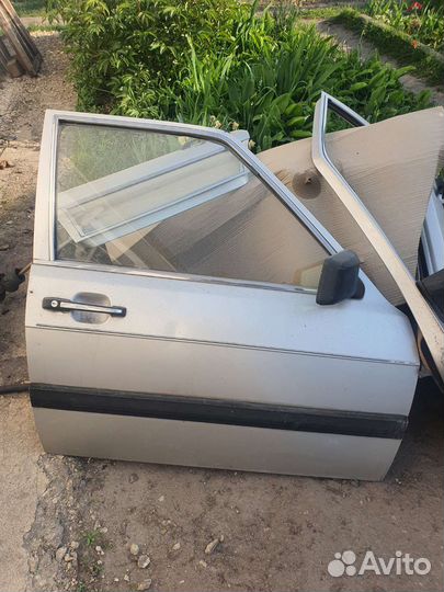 Двери на audi 80 (селёдка)и двиготель 1,8 кар 5 с