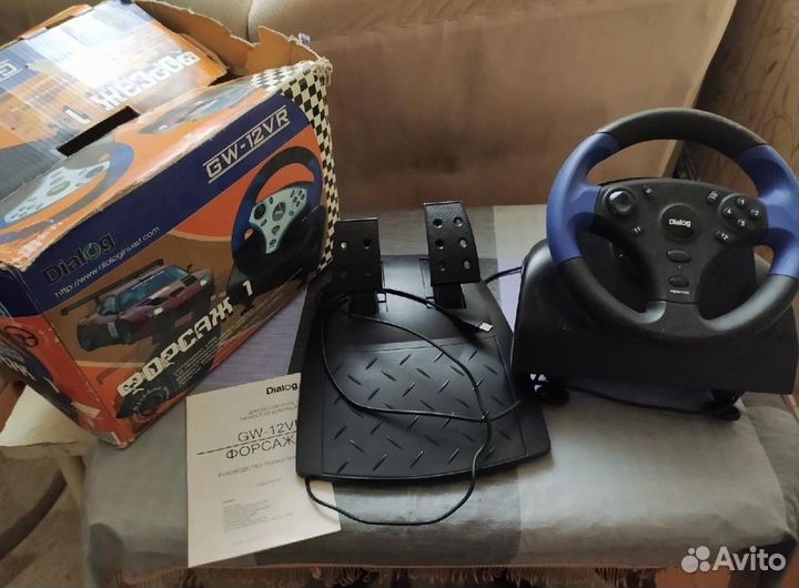 Игровой руль с педалями