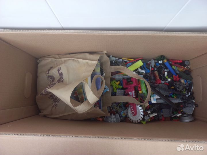 Коробка с lego