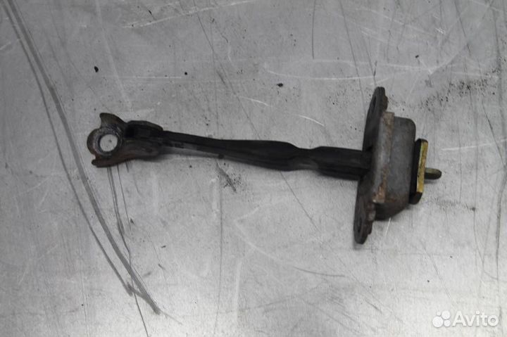 Ограничитель двери передней левой Nissan Pathfind