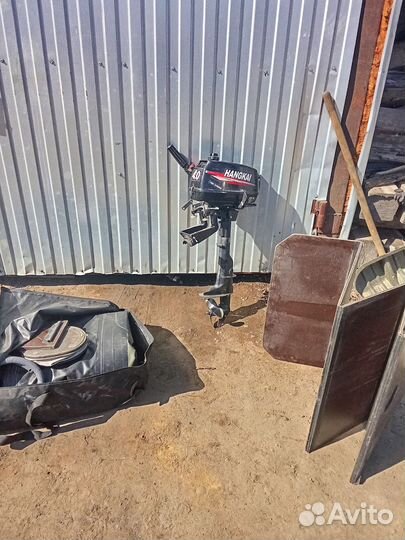 Мотор и лодка