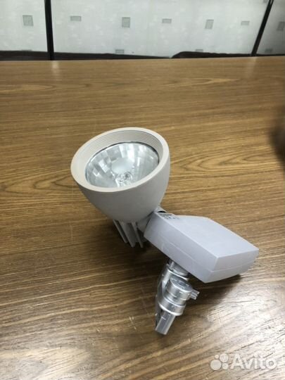 Трековый светильник металлогалогенный