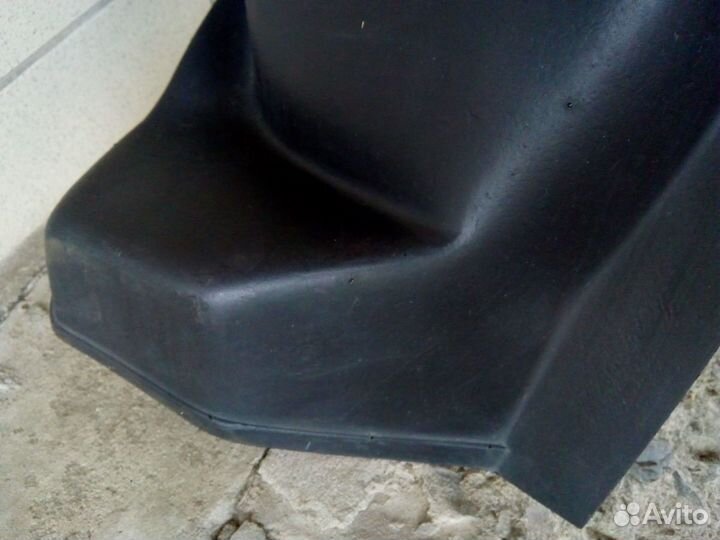 Подкрылок (локер) задний правый