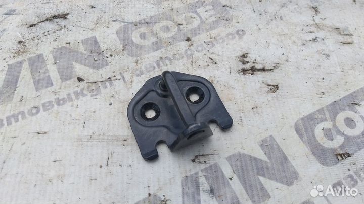 Ответная часть замка дверей Ford Kuga 1