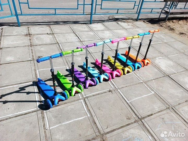 Самокат детский трехколесный новый