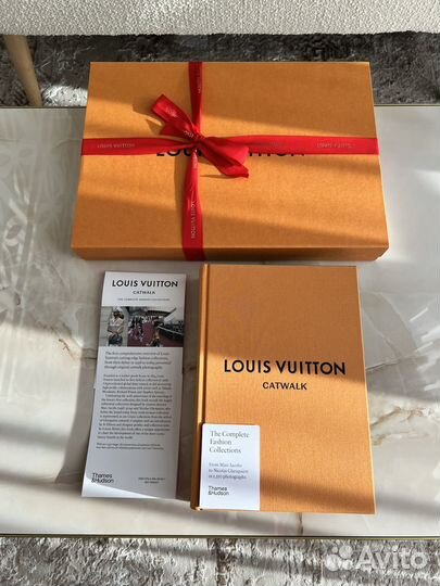 Catwalk louis vuitton книга новая