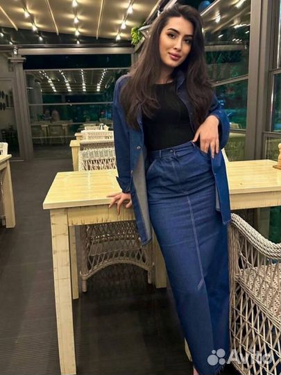 Джинсовый костюм с юбкой женский