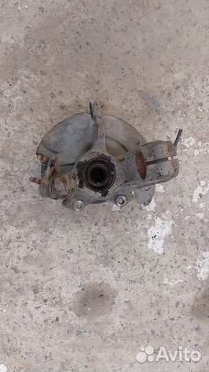 Кулак поворотный левый шкода рапид