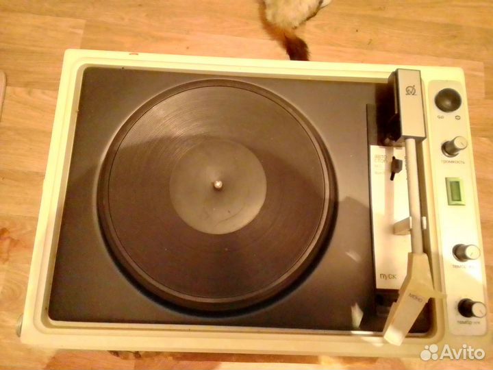 Проигрыватель виниловых пластинок