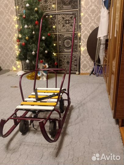 Детские санки с выдвижными колесами
