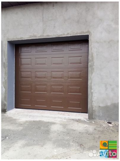 Секционные ворота для гаража alutech