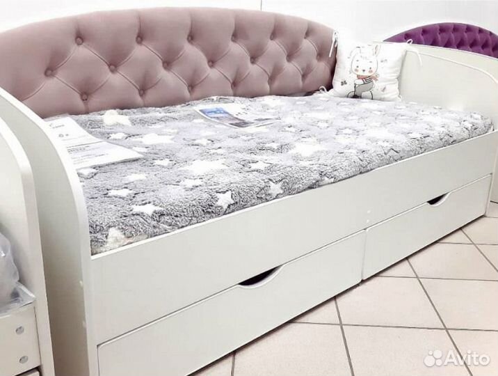 Кровать софа с мягкой спинкой в наличии