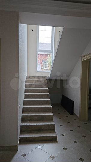 Коттедж 240 м² на участке 8 сот.