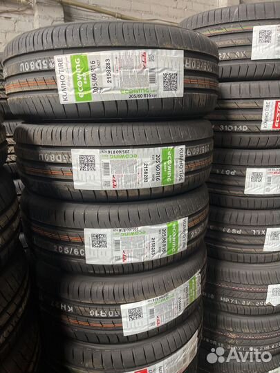 Nokian Tyres Hakkapeliitta 5 215/65 R16 200B