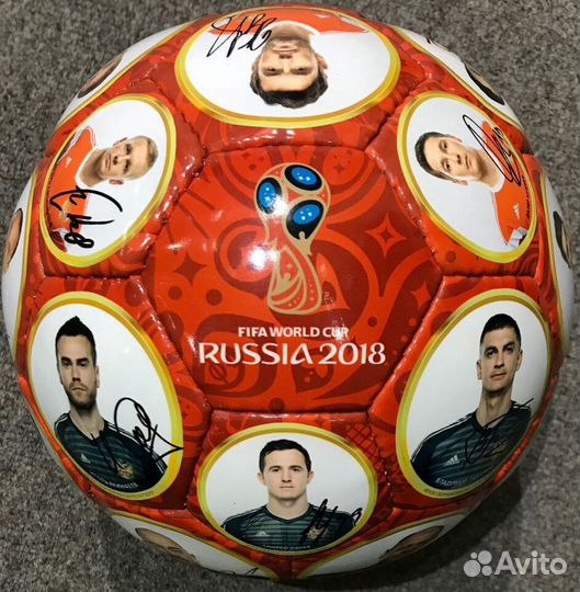 Футбольный мяч с автографами сборной России