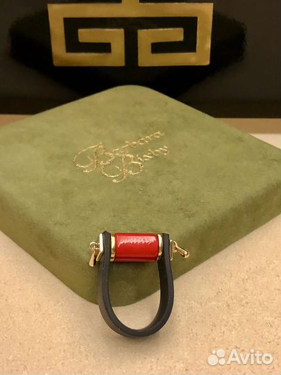 Кольцо с прессованным кораллом золотой гематит