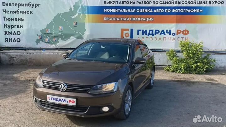 Усилитель заднего бампера Volkswagen Jetta (A6) 5C